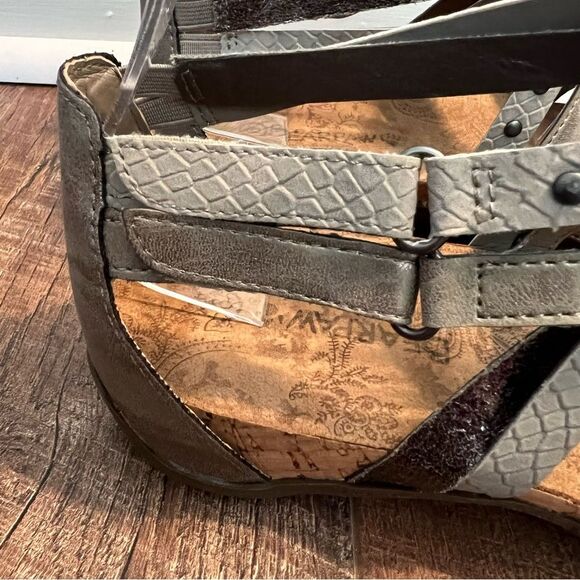 BEARPAW Julianna Pewter Sandals Sz 9 Silver/Pewter - Picture 15 of 16